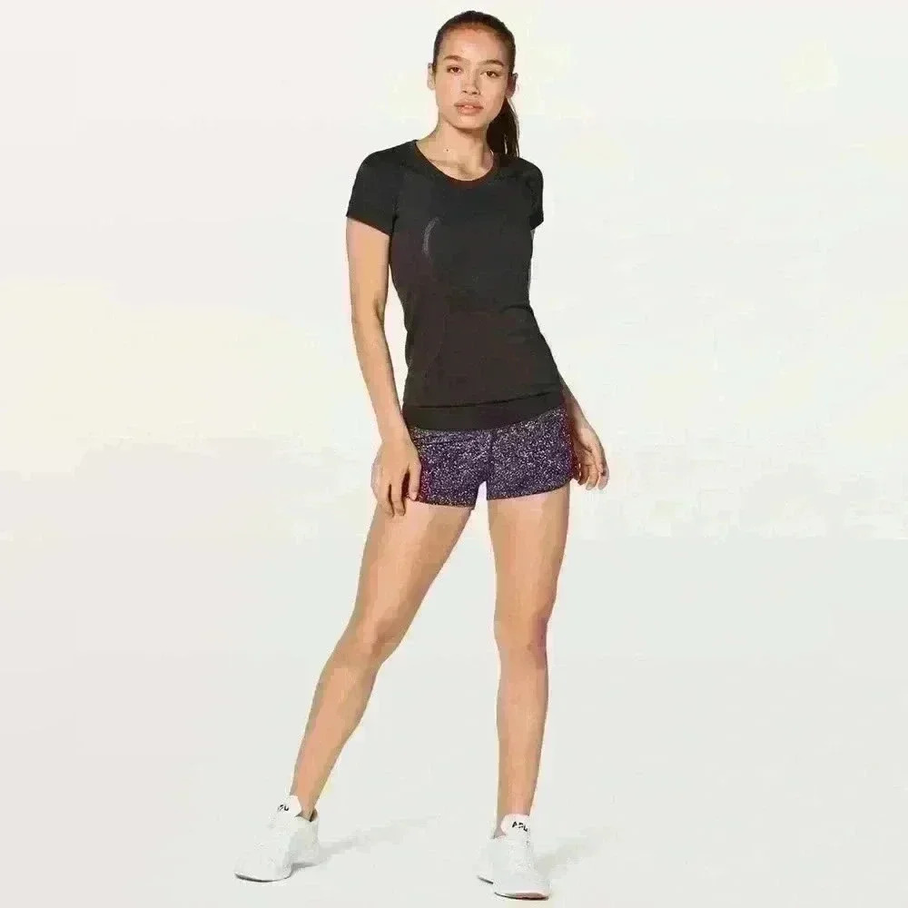 Lululemon Speed Up Short 2.5"
Crystalline Multi/Black size 4 excellent condition